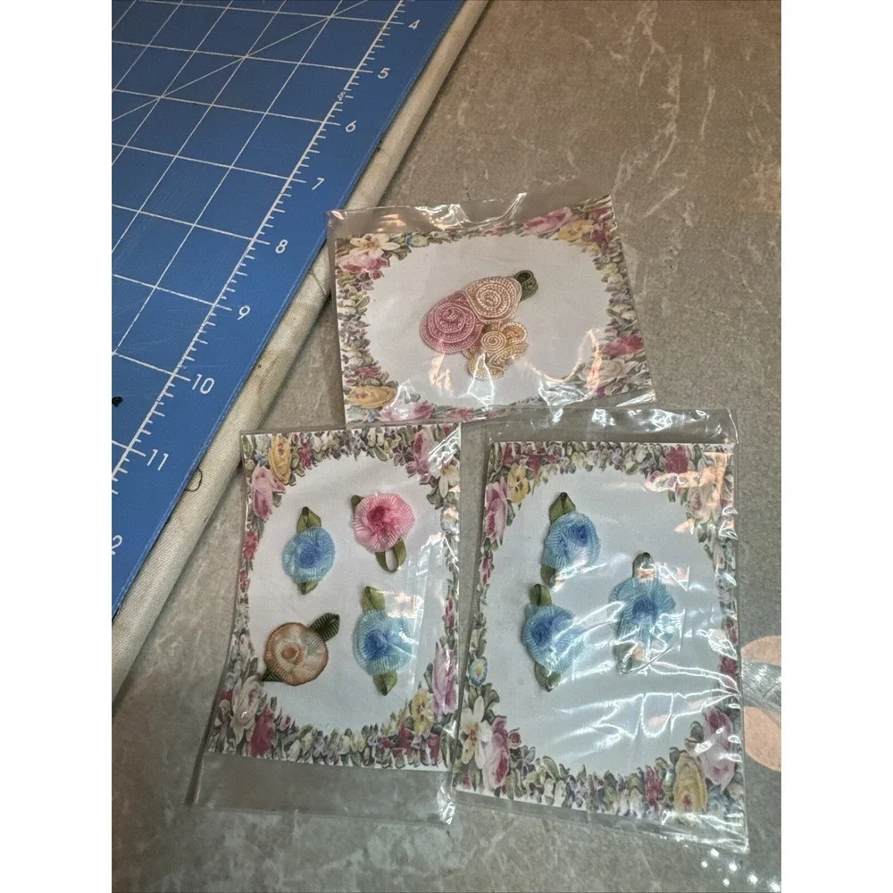 8 PCs  Hand Made Mixed  Satin Ribbon Flowers sewing  Craft Doll Costume Scrap